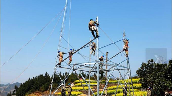 巴東供電加緊組塔 保高鐵建設(shè)用電