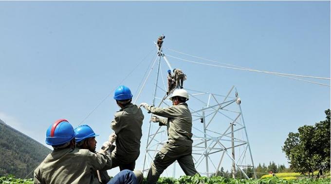 巴東供電加緊組塔 保高鐵建設(shè)用電