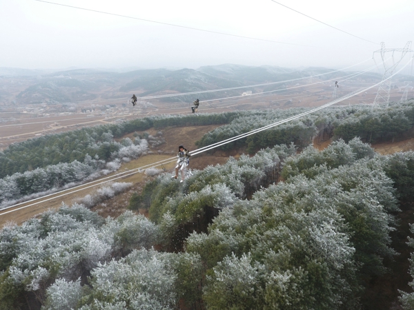  云南電網(wǎng)積極應(yīng)對(duì)雨雪天氣確保電網(wǎng)安全