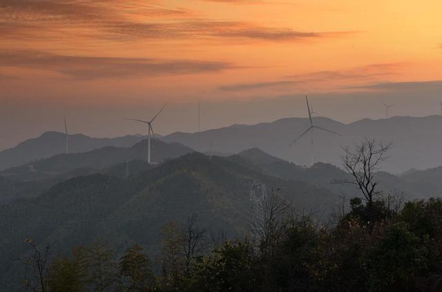 南雄建成粵北最大型風電項目，犁牛坪風電場二期并網(wǎng)投產(chǎn)